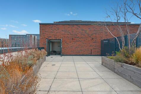 Roof Terrace / Balcony: