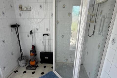 utility shower room.jpg