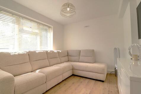 Cherry Avenue, Brentwood, CM13 photo 3