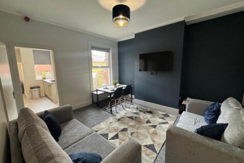 Landseer Avenue (Room 5), Bramley, Leeds photo 2