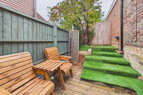 Surrey, KT15 photo 3