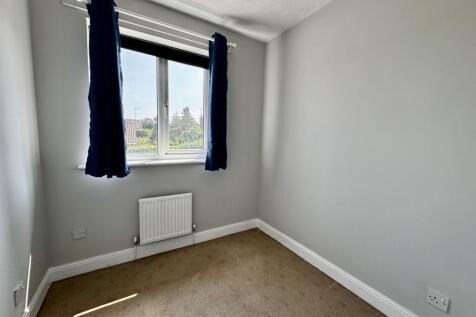 smallerbedroom.jpeg