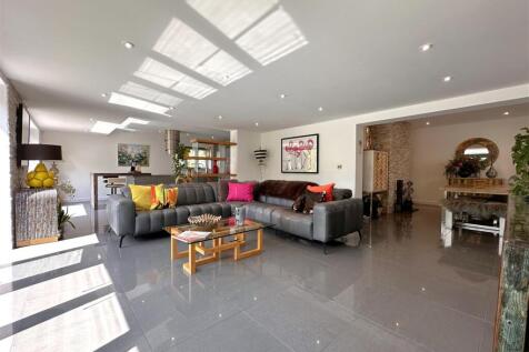 OPEN-PLAN Living Space 451