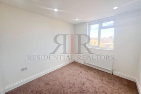 Hunters Hall Road, Dagenham, Essex, RM10 photo 4