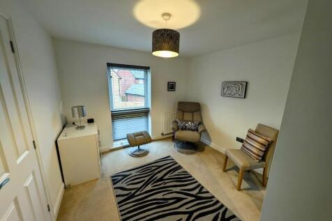 15 Cross Man Way bedroom 3.jpg