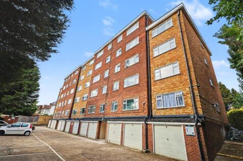 28 Barnes Court, Durham Avenue, Woodford Green, IG8 7NJ