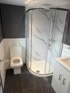 Top/Third Floor - Bedroom 2 Ensuite
