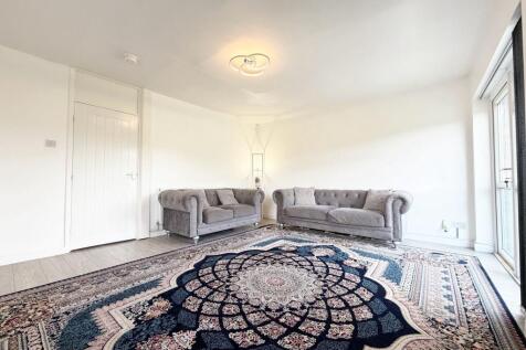 Queenshill Avenue photo 3