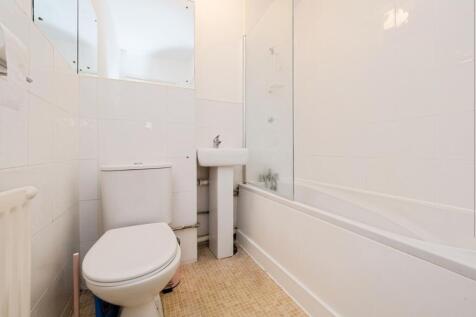 28 Barnes Court, Durham Avenue, Woodford Green, IG8 7NJ