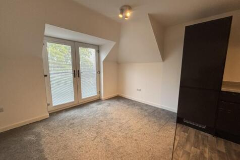 Burton Lodge, Highclere Drive, Carlton, Nottinghamshire photo 3