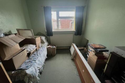 Bedroom 1.jpg