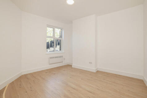 High Street, Ruislip, HA4 photo 3