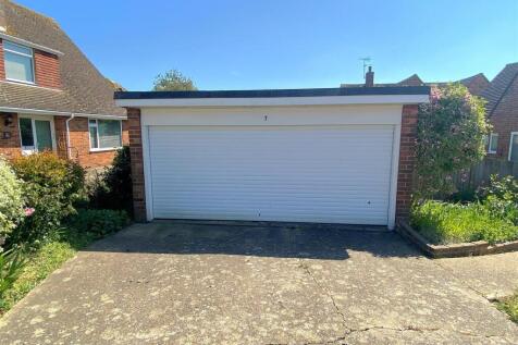 7 Thornbank Crescent - Garage.jpg