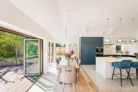 6 bed, 5 bath Detached in Bristol - Photo 7