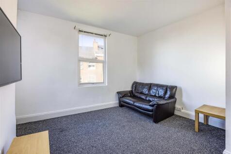 Living Room 3.jpg