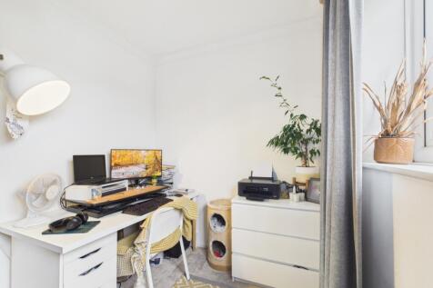 CAM01740G0-PR0461-STILL001