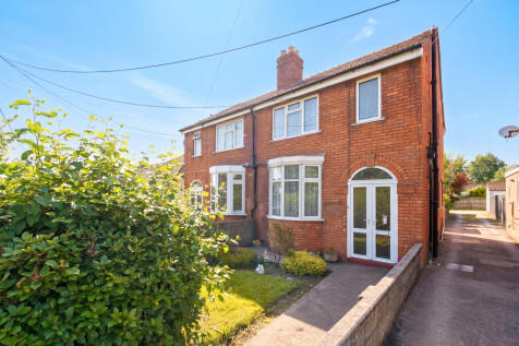 3 bed semi-detached house for sale