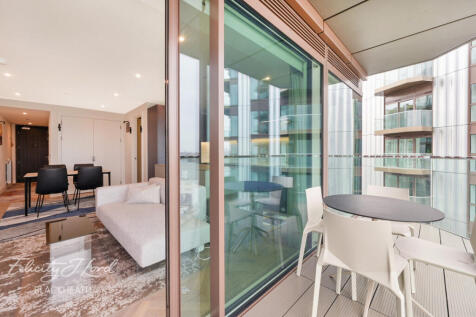 2 bed, 2 bath Apartment in london - Photo 22