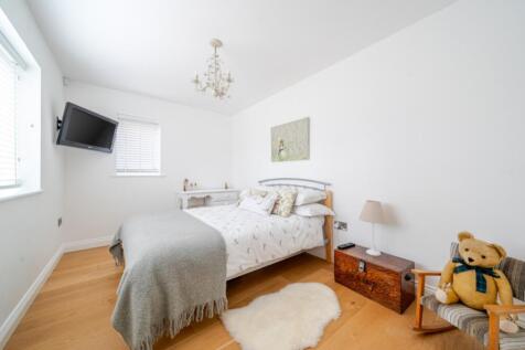 1294613-32-682ba108d2ec2-ARW