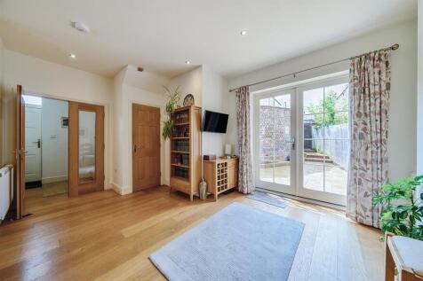 27 Moat Lane, Towcester