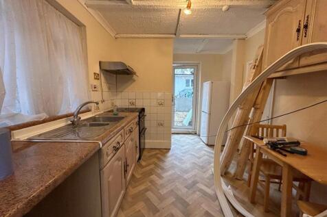 108 Sturgess Avenue Hendon, NW4 photo 4