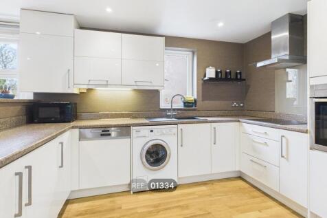 Kitchen &amp; Living area