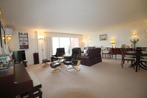 Lounge 1.JPG