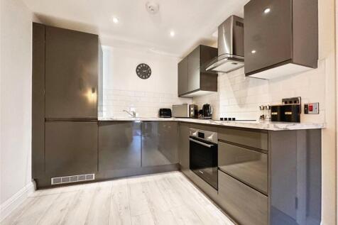 Fully Fitted Kitchen