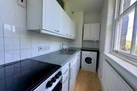 Butlers Cottage, The Priory, East Farleigh, Kent photo 4