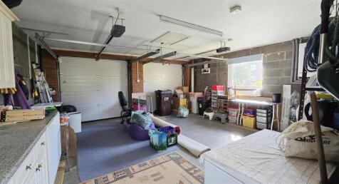 Double Garage/Workshop