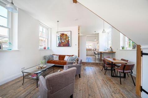 Living/Dining Area