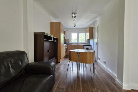 Flat A, Upper Richmond Road, Wandsworth, London photo 3