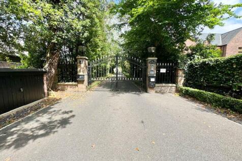 Tarmac apron to gates