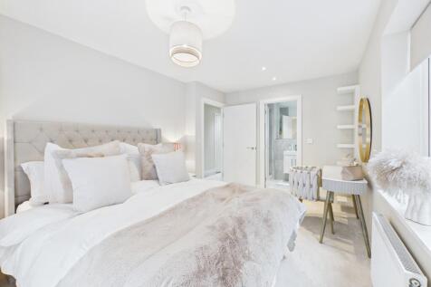 CAM02119G0-PR0432-STILL004