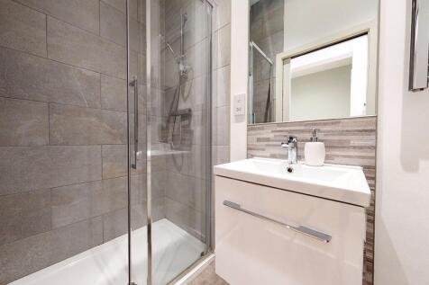 Apt 35, Crown Residence #918900 photo 2