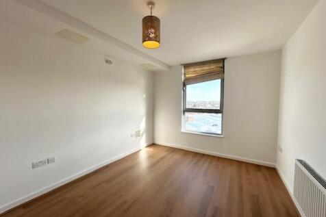 Index Apartments, Mercury Gardens, Romford, RM1 3HS photo 3