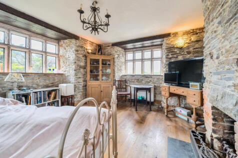 1302185-1-683f1d8...