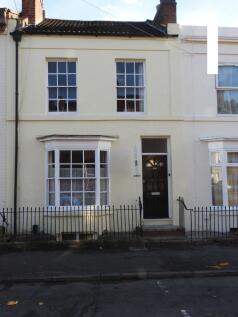 6-bed terraced on 29 George Street, CV31 1HA, £3,150/mo