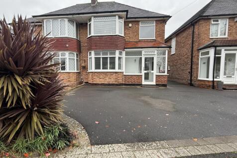 3-bed semi-detached on Whateley Crescent, Castle Bromwich, Solihull, £1,500/mo