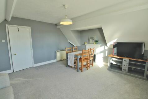 Victoria Road North, Southsea photo 3