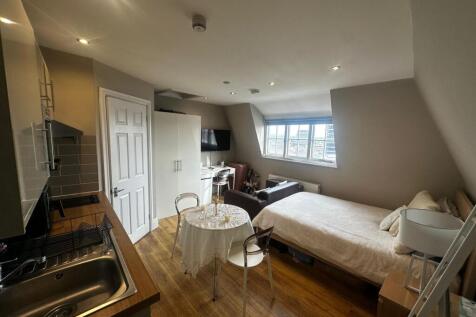 Bright, well-presented studio with a fitted kit...