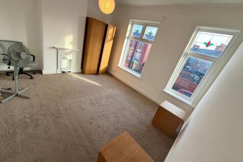 Bright, well-lit double bedroom with large sout...