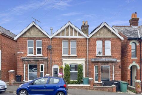 Cowes, PO31 - property photo