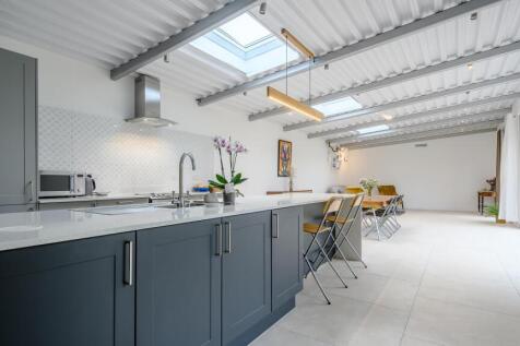 8442264-interior01.jpg