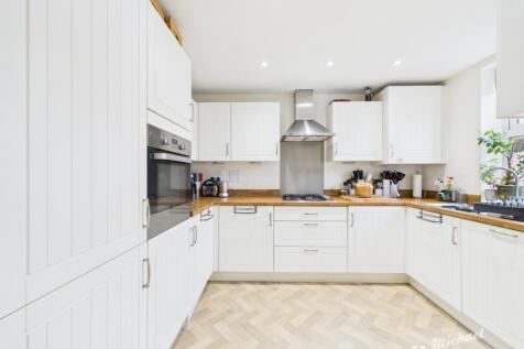 CAM02773G0-PR0367-STILL016