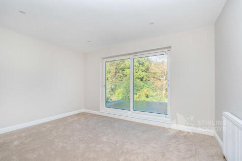 Woodlands Avenue, West Byfleet, Surrey, KT14 photo 4