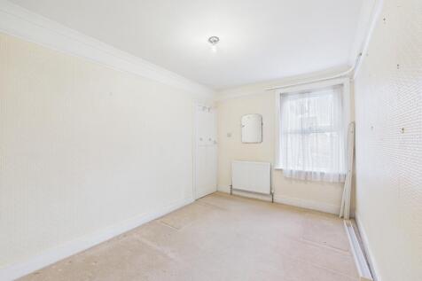 CAM04018G0-PR0395-STILL013