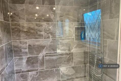 Shower In En-Suite