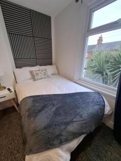 Room to let in newly refurbished HMO ¿ Heneage 