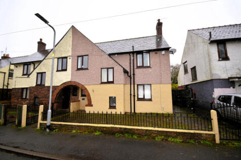 3 bed semi-detached house to rent Bousteads Grass